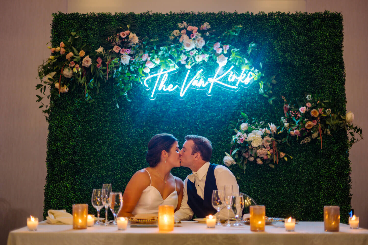 Use neon wedding signs for sweetheart table Use neon wedding signs for sweetheart table